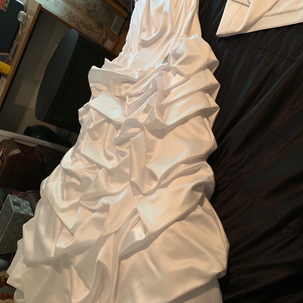 Princess strapless gown with diamond accent/waist